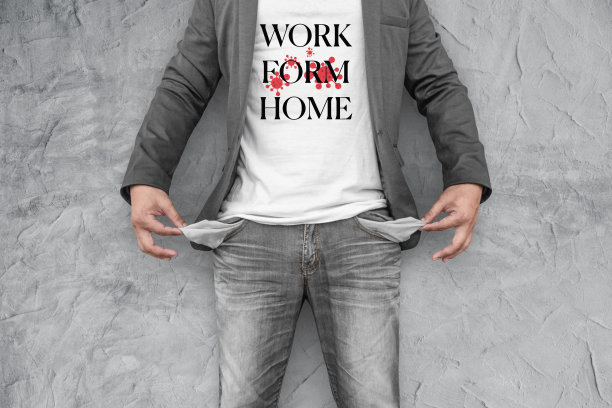 一名男子在水泥墙背景上展示他的空口袋，《疫情对冠状病毒病的影响》。图片下载