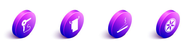 将等距的吹风机毛巾放在衣架上图片下载