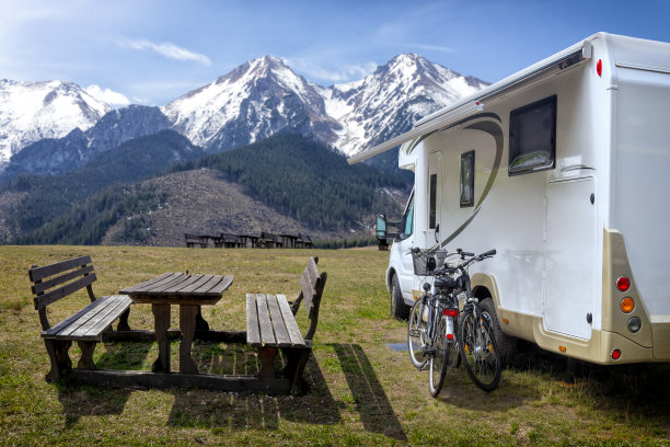 在斯洛伐克的假期-通过Tatra山脉的房车之旅图片下载