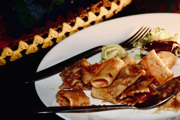 加沙拉的意大利通心粉图片下载