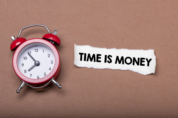 时间是写在白纸上的金钱文字。经营理念。图片下载