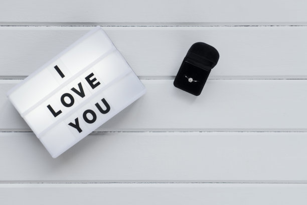 纸牌钻石戒指图片下载