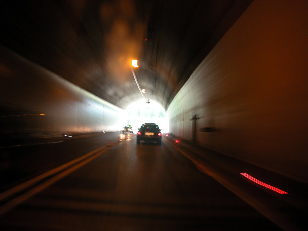 公路隧道的视觉状况图片下载