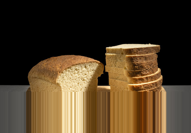 切好的吐司面包放在砧板上。副本的空间。图片下载