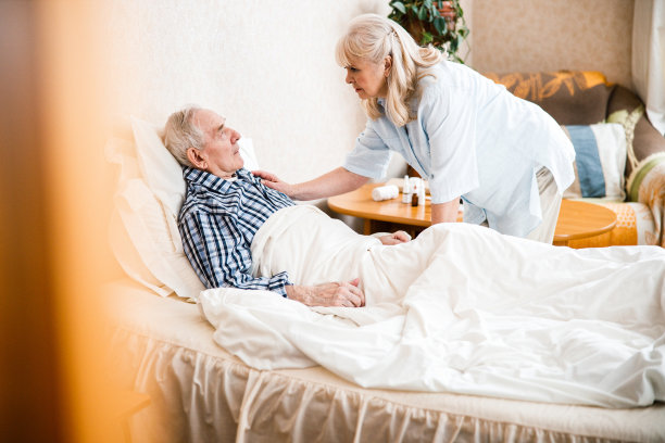 妻子照顾她生病的配偶图片下载