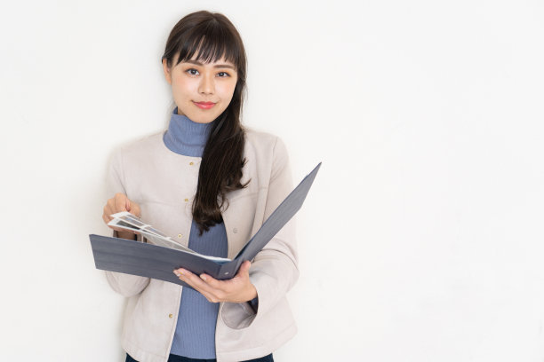 女人与文件图片下载