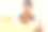 日本女孩用智能手机在小憩图片下载