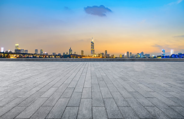 空旷的广场地板和南京城市风景，中国图片下载