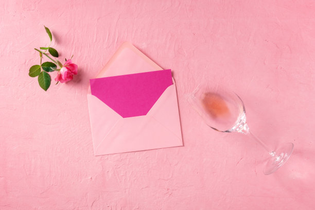 贺卡，情人节或邀请模型，一个平躺与粉红色的玫瑰图片下载