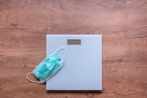 电子称和医用口罩图片下载
