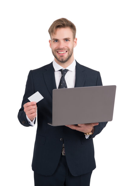 以更少的代价获得更多。快乐的卖家持有折扣卡和笔记本电脑。网上购物。价格折扣。特别优惠价。出售。电子商务业务。E-shop。电子商务。网络营销，拷贝空间图片下载