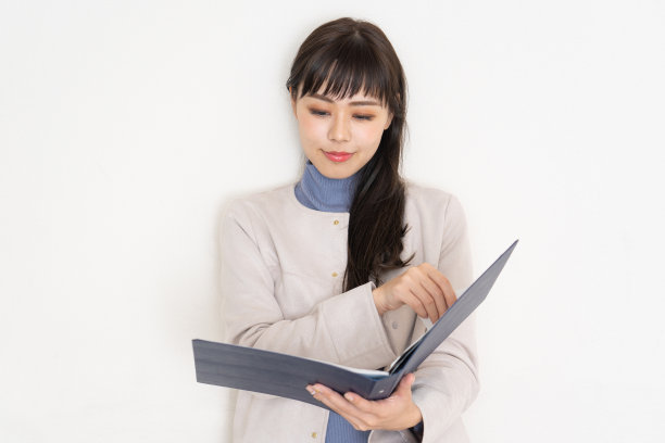 女人与文件图片下载