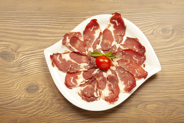 土耳其熏肉，熏牛肉，新鲜的熏牛肉片图片下载