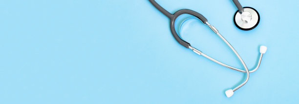 医疗保险背景概念。空间设计。蓝色纸上的听诊器。图片下载