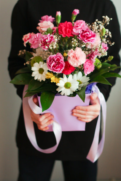 鲜花花束赠送美丽的祝贺情人节或母亲节菊花、护卫队等类型的生日礼物背景文字图片下载