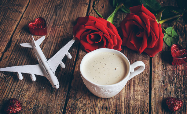 情人节。一个漂亮的礼物之旅。有选择性的重点。图片下载