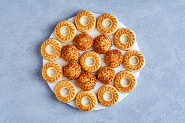 阿拉伯传统甜点：枣味麦莫饼干（顶视图）图片下载