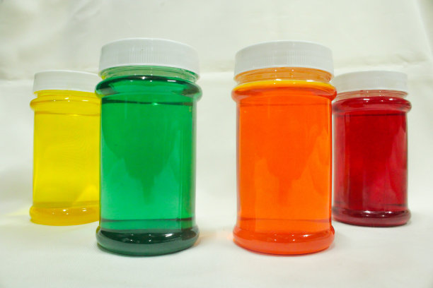 瓶子装满了五颜六色的液体图片下载