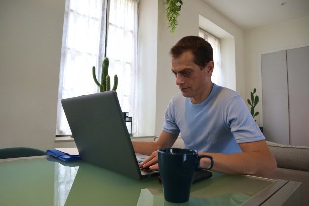 在家工作图片下载