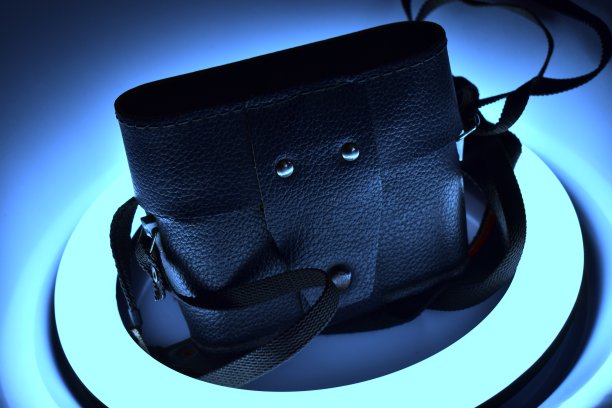 相机盒放在环形灯上图片下载