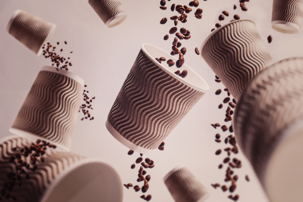 将会飞的纸杯和咖啡豆冷冻起来图片下载