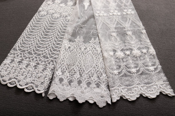 优雅的薄纱窗帘。家居装饰。图片下载