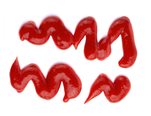 红色美味的番茄酱孤立在白色的背景图片下载