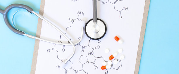 医生桌上的药。药、治疗疾病。药物在平板电脑市场。图片下载
