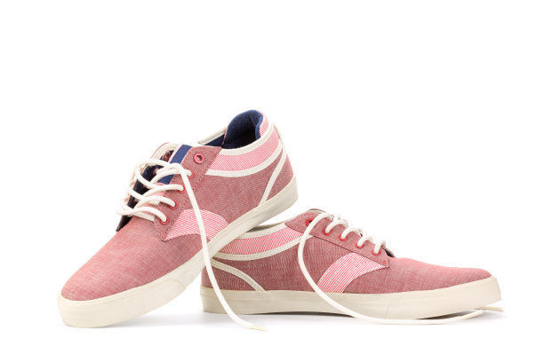 一双运动鞋图片下载