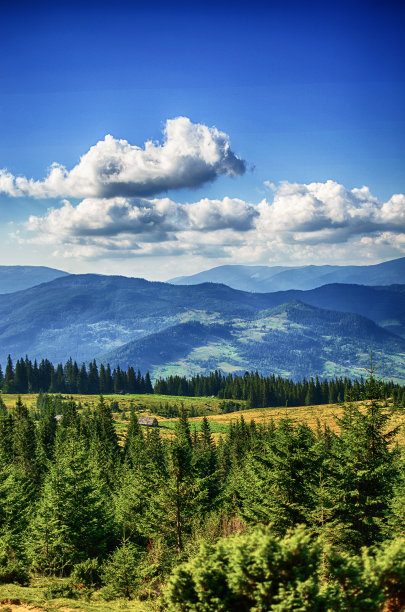 高山是徒步旅行的好假期图片下载
