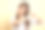 年轻的亚洲女子展示心的手势。图片下载