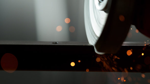 详细的金属锯切图片下载