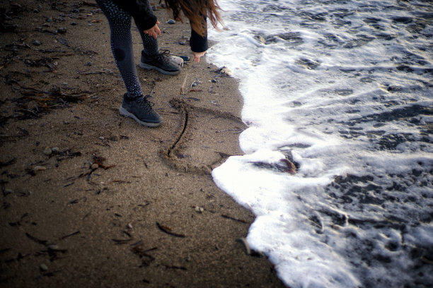 把爱画在沙子上图片下载