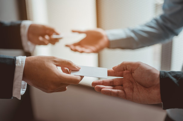 名片交换和交流沟通协作渠道。成功工作成功理念图片下载