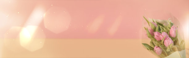 妇女节、3月8日或情人节的横幅。粉红色背景上的郁金香。为文本复制空间。节日的概念和早安的祝福。图片下载