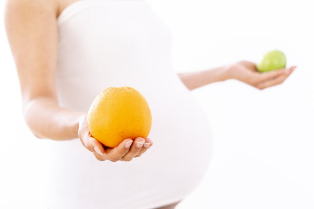 手里拿着水果的孕妇图片下载