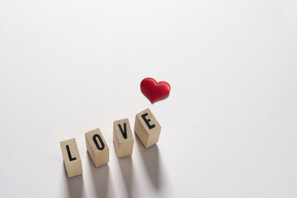 爱情-情人节可爱的概念，复制空间的笔记和纹理图片下载