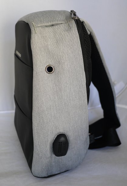 灰黑色防盗多功能背包图片下载