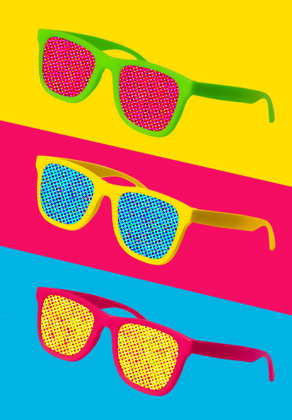 在明亮的背景上一排三副明亮的太阳镜。图片下载