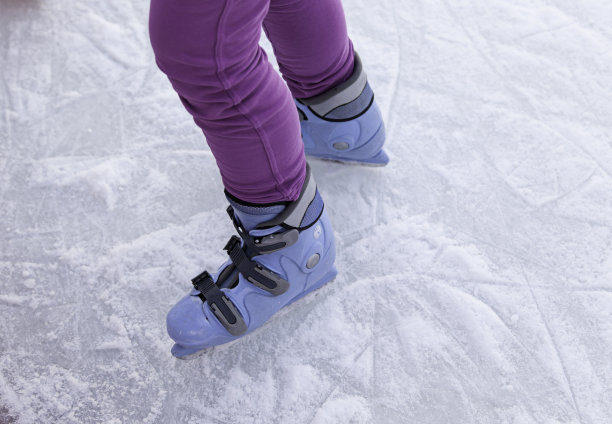 人滑冰图片下载