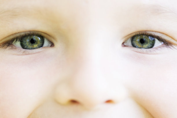 孩子的特写肖像。孩子的脸图片下载