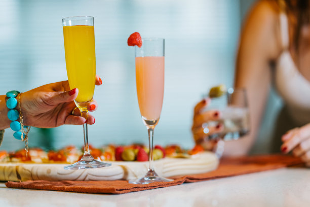 朋友们一起吃喝图片下载