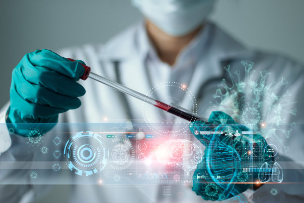 医学博士研究与分析。通过虚拟屏幕检查冠状病毒或covid-19检测结果、抑制疾病暴发和医疗技术、科学和医疗图片下载