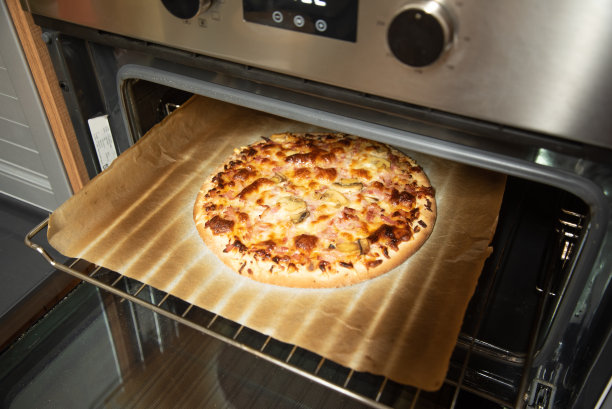 用电炉烤披萨图片下载
