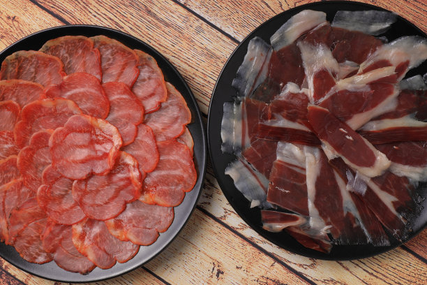 来自埃斯特雷马杜拉的部分伊比利亚火腿和100%橡子喂养的伊比利亚lomo腰肉图片下载