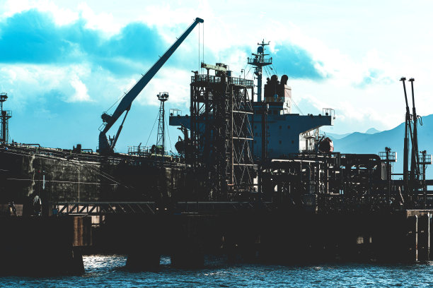 香港港口的油轮图片下载