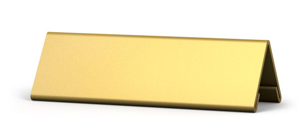 金色的桌面桌名板为办公室隔离在白色的背景。3 d演示。图片下载