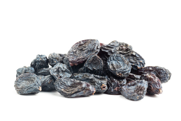 在白色背景下孤立的深蓝色葡萄干图片下载