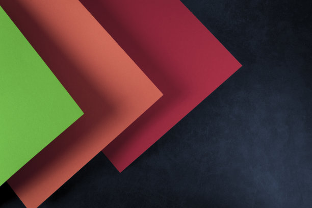 抽象彩色纸形背景。平的。图片下载