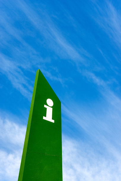 蓝天白云绿色旅游信息牌图片下载